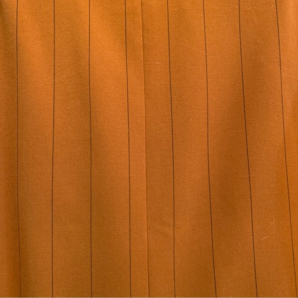 Perfect fall pinstripe 3/4 cinched sleeve single breasted blazer - Picture 7 of 11